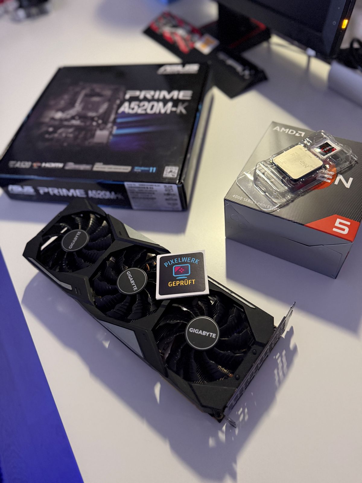 Hardware Komponenten, AMD CPU, ASUS Prime Mainboard und RTX Grafikkarte